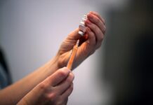 Efectele adverse ale vaccinului făcute publice chiar de Pfizer